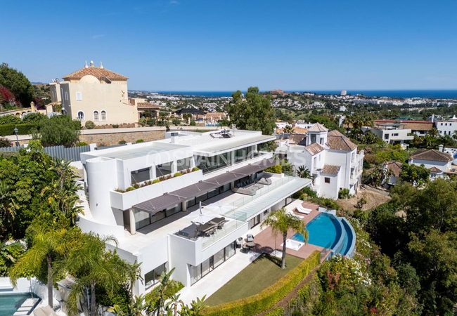 5-bedroom Villa for Sale Near the Marina in Benahavis