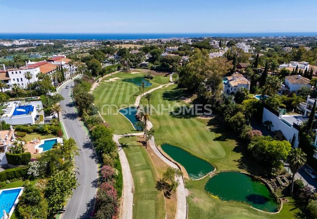 5-bedroom Villa for Sale Near the Marina in Benahavis 1