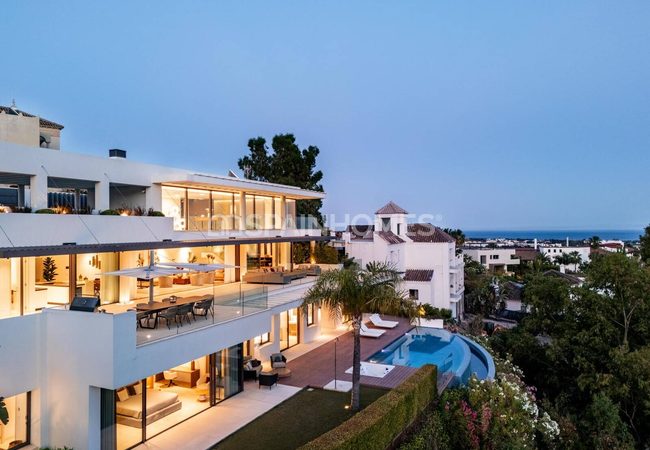 5-bedroom Villa for Sale Near the Marina in Benahavis 9
