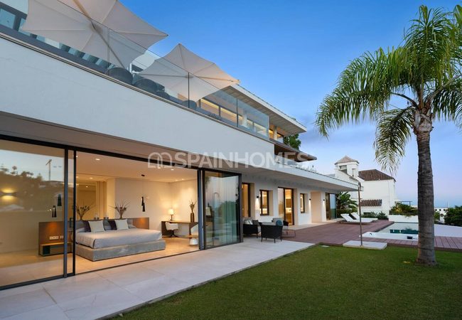 5-bedroom Villa for Sale Near the Marina in Benahavis 10