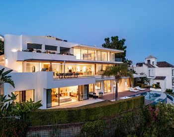 5-bedroom Villa for Sale Near the Marina in Benahavis 3