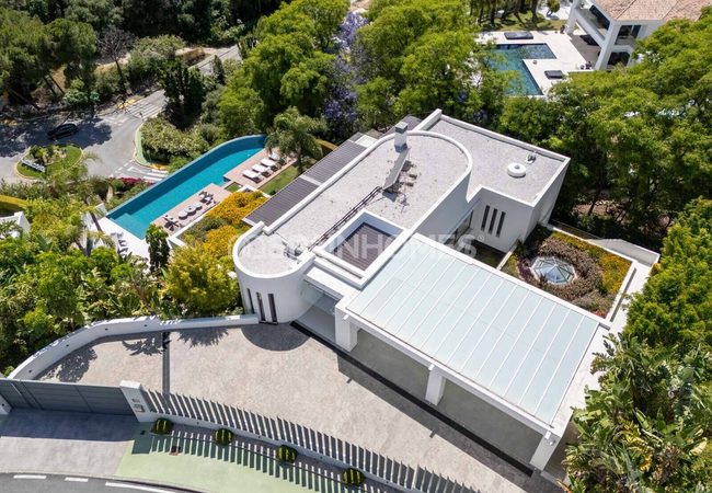 6-bedroom House with Pool and Garden in Benahavís 4