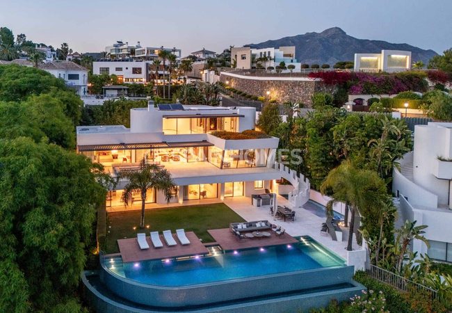 6-bedroom House with Pool and Garden in Benahavís 8
