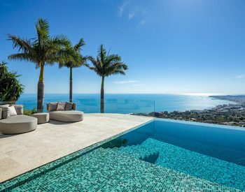 Detached Villa with Stunning Sea Views in Benalmádena 3