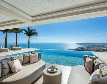 Detached Villa with Stunning Sea Views in Benalmádena 1