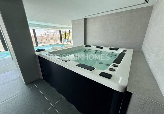 2-bedroom Flat with Panoramic Sea-view in Fuengirola Málaga 7