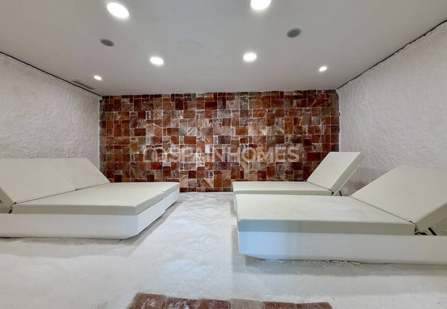 2-bedroom Flat with Panoramic Sea-view in Fuengirola Málaga 11