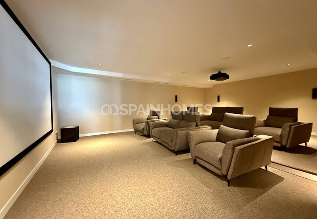 2-bedroom Flat with Panoramic Sea-view in Fuengirola Málaga 12
