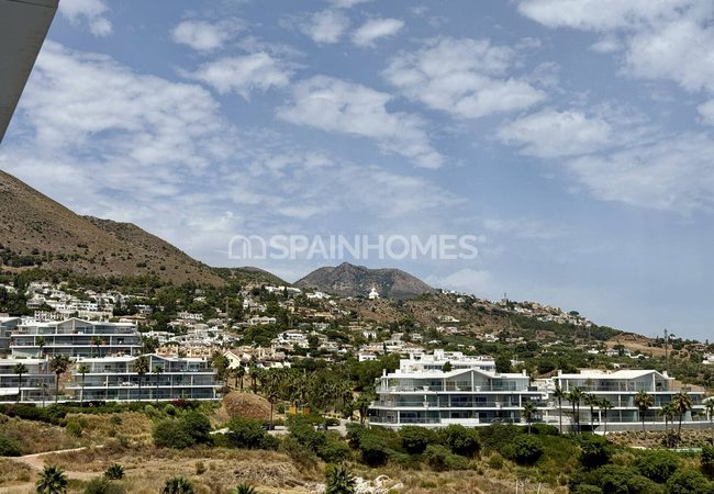 2-bedroom Flat with Panoramic Sea-view in Fuengirola Málaga 4