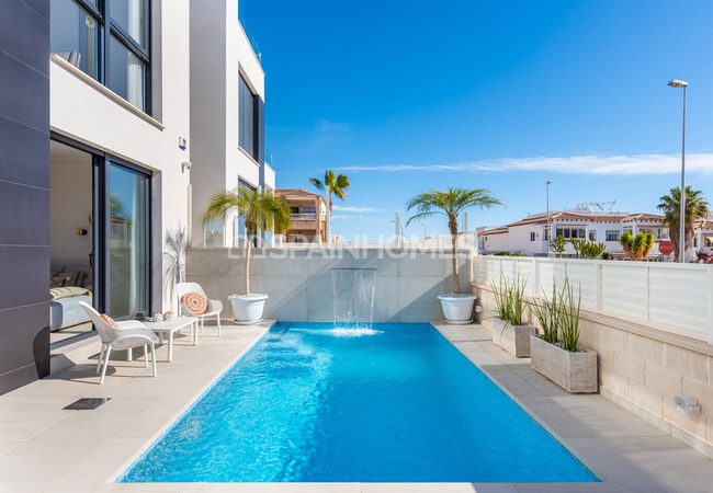 Contemporary 4 Bedroom Detached Villas with Solarium in Orihuela 4