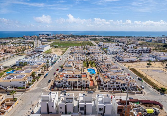 Contemporary 4 Bedroom Detached Villas with Solarium in Orihuela 13