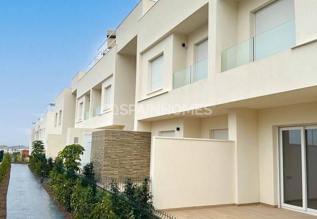 Apartments in a Golf Resort with Swimming Pool in Alicante 2