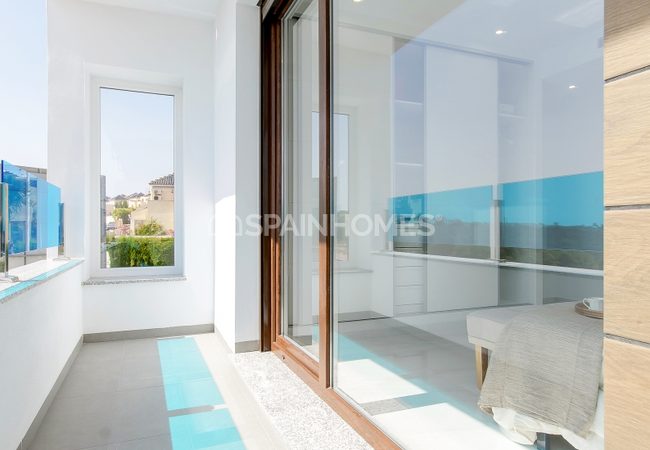 Modern Townhouses in a Stylish Complex in Torrevieja Alicante 3