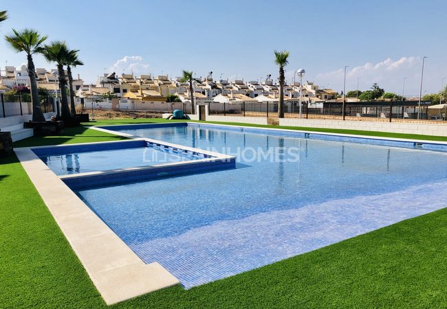 Modern Townhouses in a Stylish Complex in Torrevieja Alicante 9