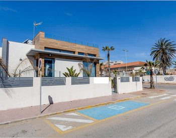 Stylish Villa Within Walking Distance to the Beach in Torrevieja 3