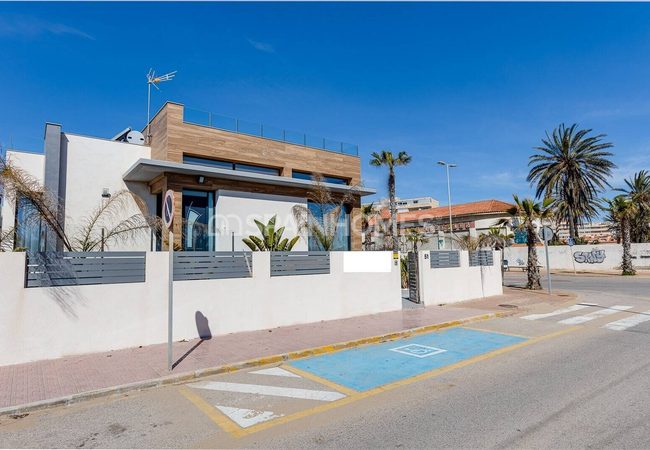 Stylish Villa Within Walking Distance to the Beach in Torrevieja 2