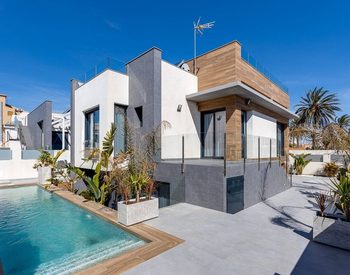 Stylish Villa Within Walking Distance to the Beach in Torrevieja 1