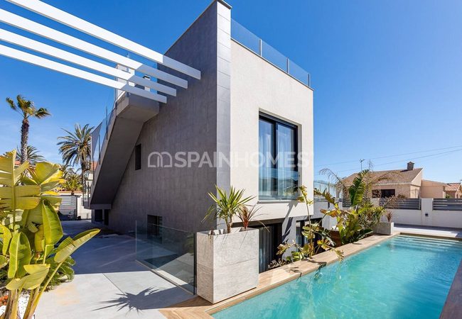 Stylish Villa Within Walking Distance to the Beach in Torrevieja 3