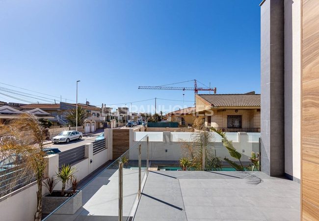 Stylish Villa Within Walking Distance to the Beach in Torrevieja 8