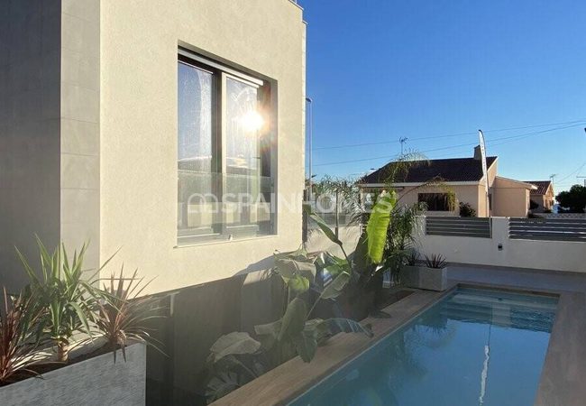 Stylish Villa Within Walking Distance to the Beach in Torrevieja 14