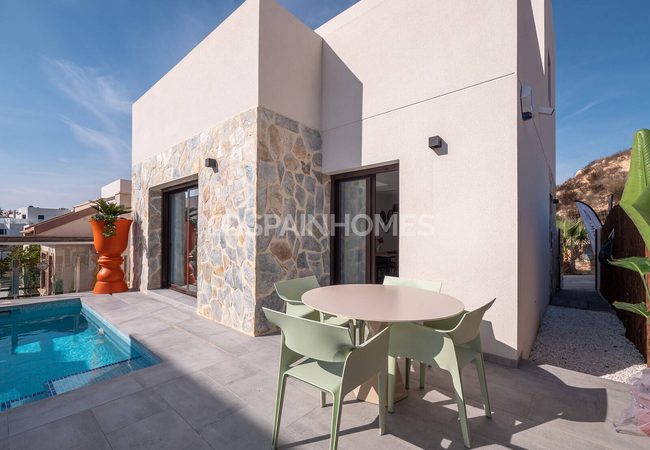 Costa Blanca'da Kaliteli İşçiliğe Sahip Müstakil Villalar