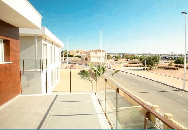 Well-located Santa Pola Villas for Sale on Costa Blanca 3