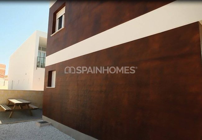 Well-located Santa Pola Villas for Sale on Costa Blanca 4