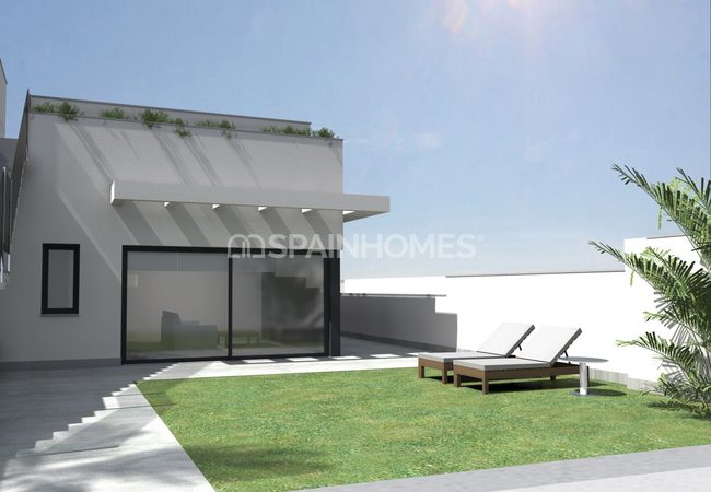 Villa with Private Garden and Solarium in Ciudad Quesada 2