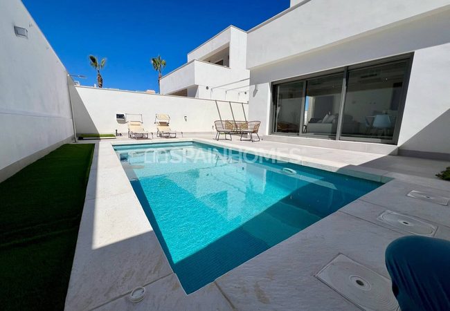 Spacious Detached Villa with Pool in Playa Flamenca Orihuela 1