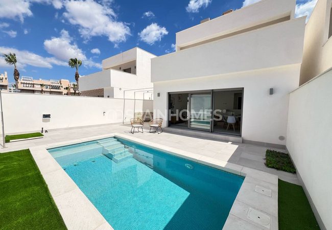 Spacious Detached Villa with Pool in Playa Flamenca Orihuela 2