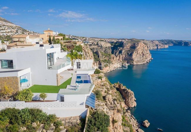 Alicante Benichatell'de Panoramik Deniz Manzaralı Lüks Villa 3