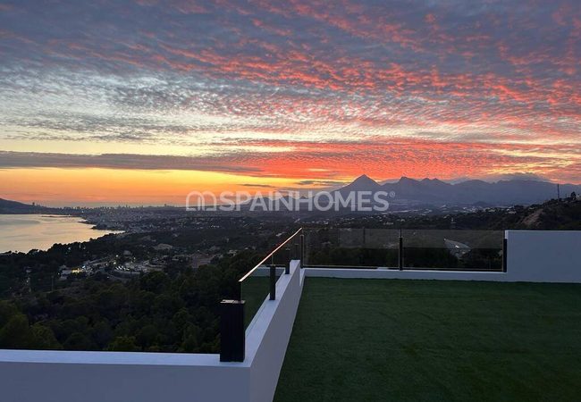 Alicante Altea'da Muhteşem Manzaralı Lüks Villa 8