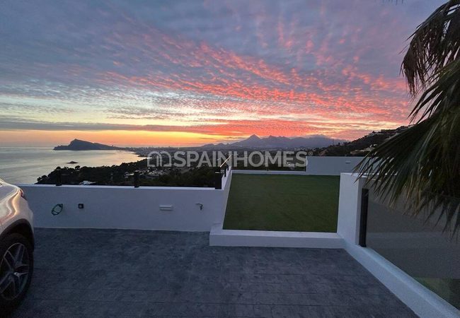 Alicante Altea'da Muhteşem Manzaralı Lüks Villa 10