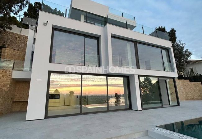 Alicante Altea'da Muhteşem Manzaralı Lüks Villa 1