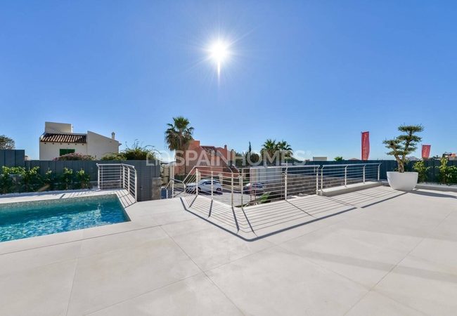Finestrat'ta Deniz Manzaralı Anahtar Teslim Müstakil Villa 2