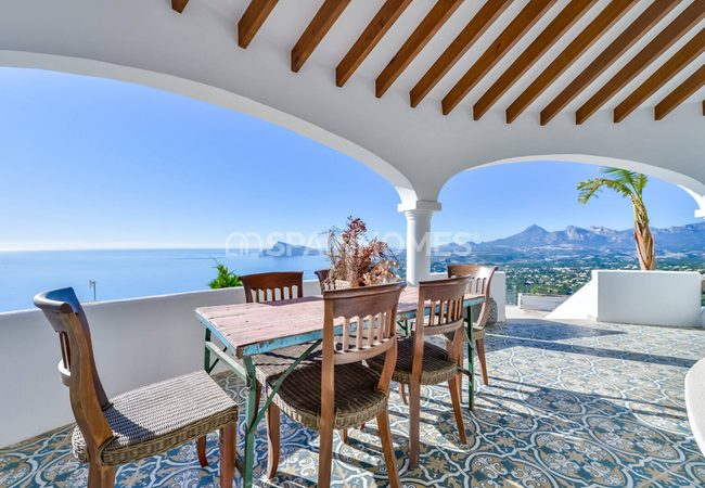 Alicante Altea'da Tepe Üzerinde Taşınmaya Hazır Villa 6