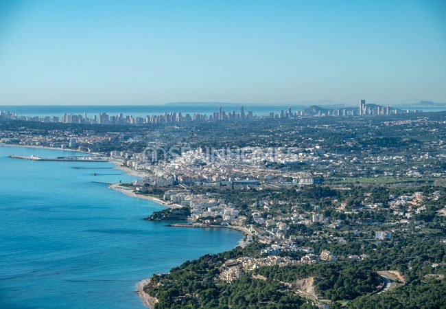 Alicante Altea'da Tepe Üzerinde Taşınmaya Hazır Villa 11