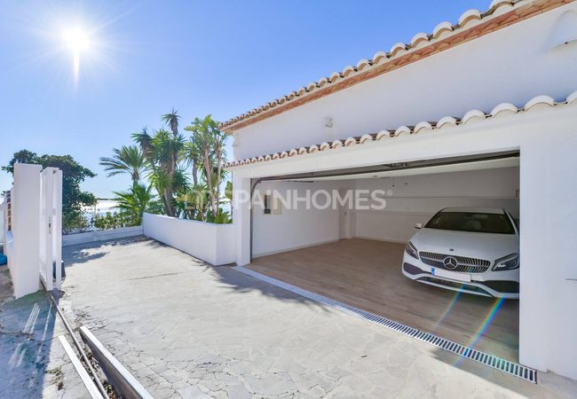 Alicante Altea'da Tepe Üzerinde Taşınmaya Hazır Villa 8