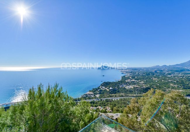 Alicante Altea'da Tepe Üzerinde Taşınmaya Hazır Villa 9