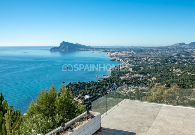 Alicante Altea'da Tepe Üzerinde Taşınmaya Hazır Villa 10