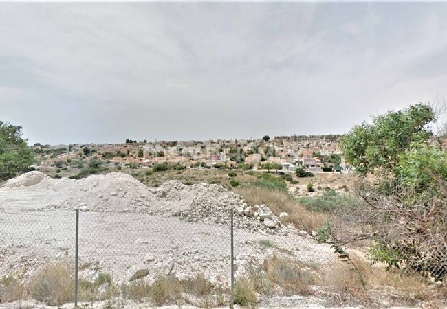 Land in a Tranquil Area Near the Beach in Alicante La Marina 1