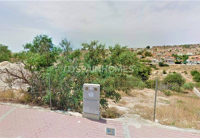 Land in a Tranquil Area Near the Beach in Alicante La Marina 2