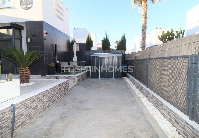 Modern House with Solariums and Car Park in Algorfa Spain 2
