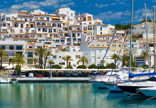 Moraira Alicante'de Havuzlu ve Deniz Manzaralı Şık Villa 6