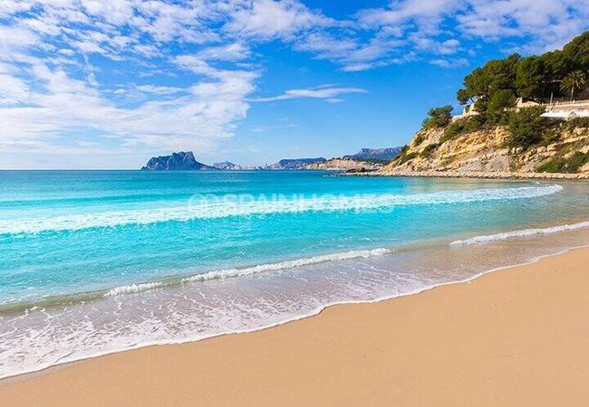 Moraira Alicante'de Havuzlu ve Deniz Manzaralı Şık Villa 7