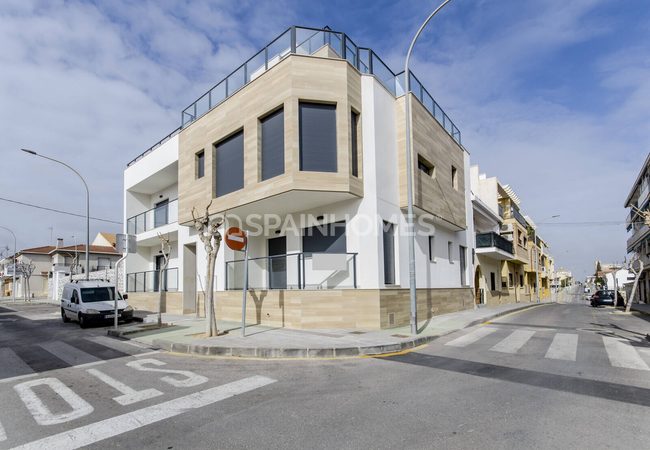 Modern Apartment Meters From Beach in Torre De La Horadada 1