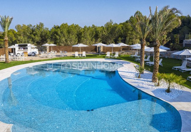 Detached Real Estate with Pools in Alicante San Miguel 29