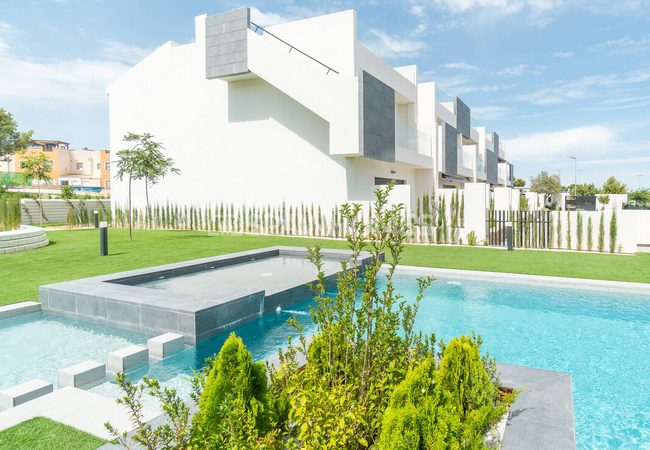 Stylish Flats Close to Amenities in Torrevieja Los Altos 1