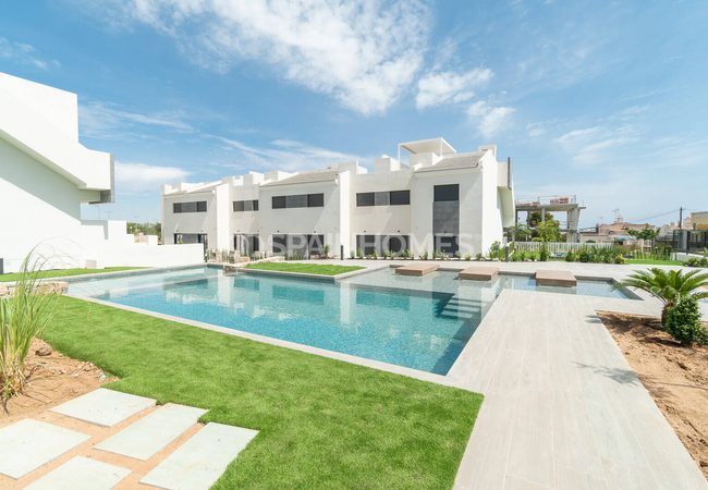 Stylish Flats Close to Amenities in Torrevieja Los Altos 2