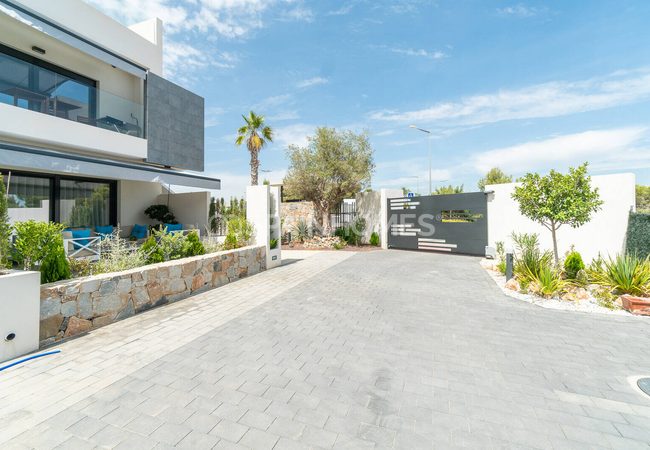 Stylish Flats Close to Amenities in Torrevieja Los Altos 15